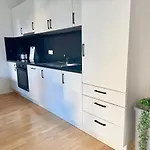 Premium Mit Garten Naehe Scs * 维也纳新村